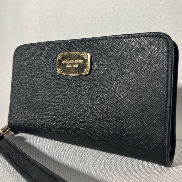 Micheal Kors wristlet/ wallet black 6 3/4 x 1 x 3 1/2 - Picture 2 of 12